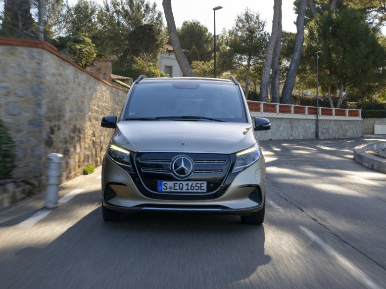 Mercedes-benz eqv 300