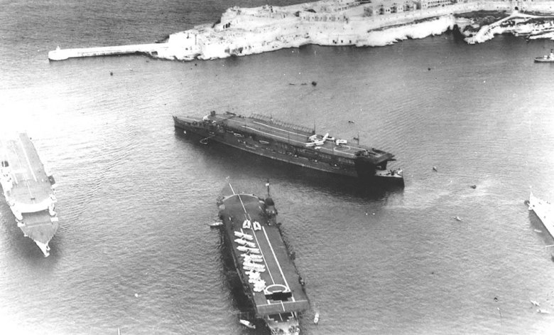 Японский авианосец кага