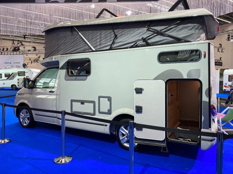 Автодом с подъемной крышей