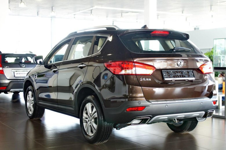 Машина dongfeng ax7