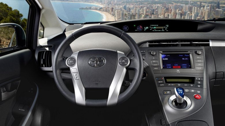 Toyota prius 2015 салон