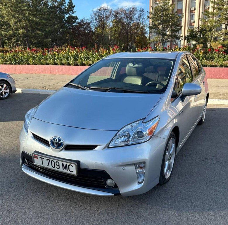 Toyota prius 3 поколение