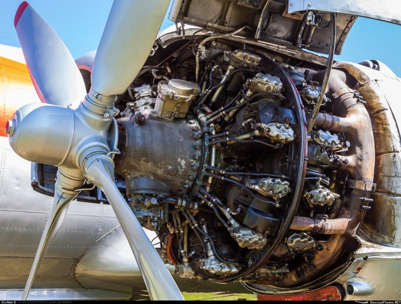 Поршневой авиационный двигатель