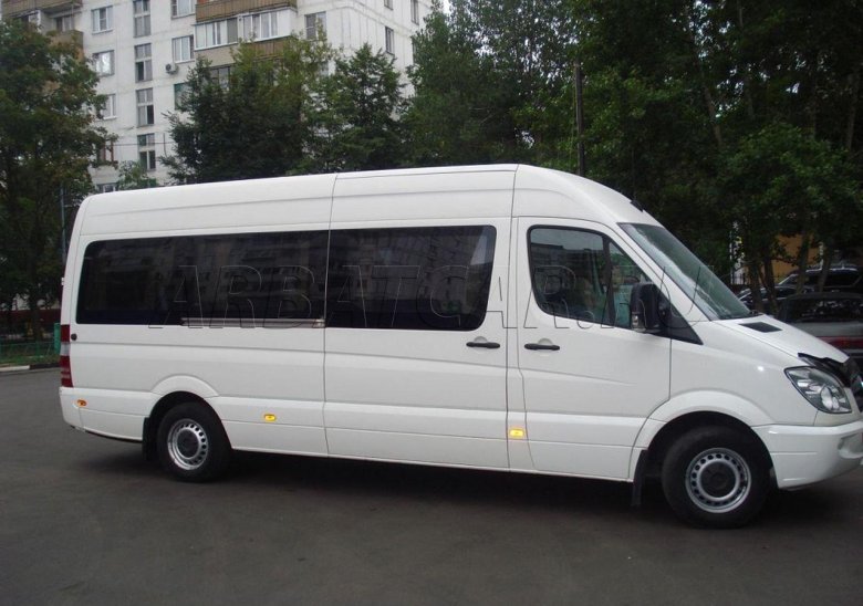 Белый мерседес бенц спринтер