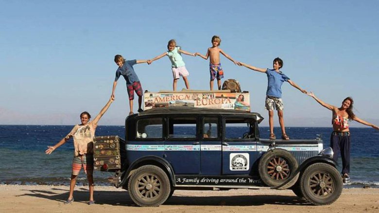 Семья путешествует