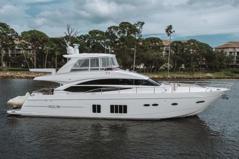 Яхта принцесса 68