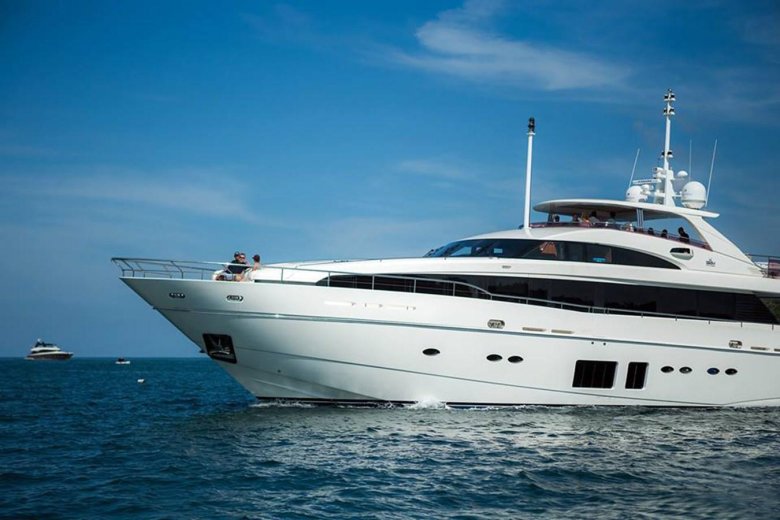 Яхта принцесс 32 м