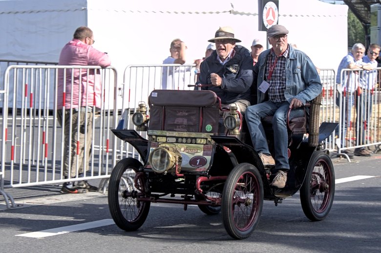 London to brighton veteran car run