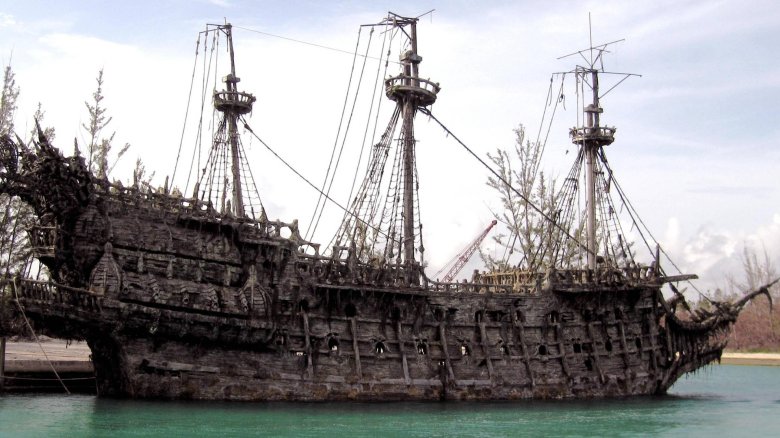 Летучий голландец корабль пираты карибского моря