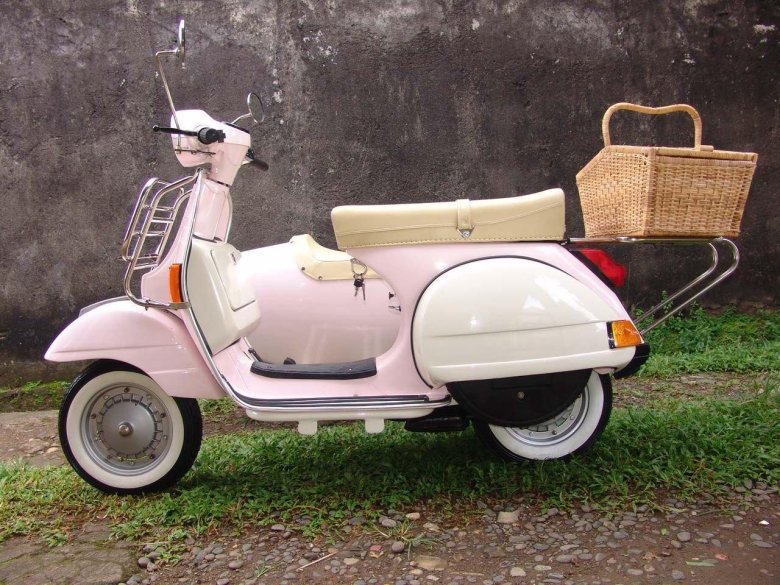 Веспа мотороллер розовый