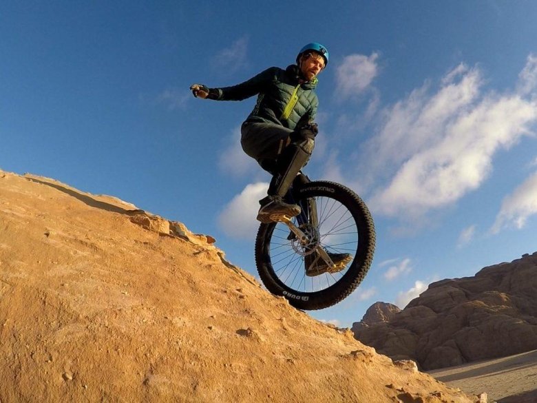 Велосипед для прыжков по горам