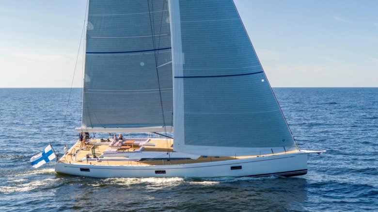 Парусная яхта формоза