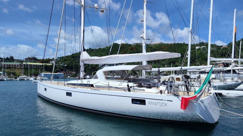 Парусная яхта beneteau oceanis