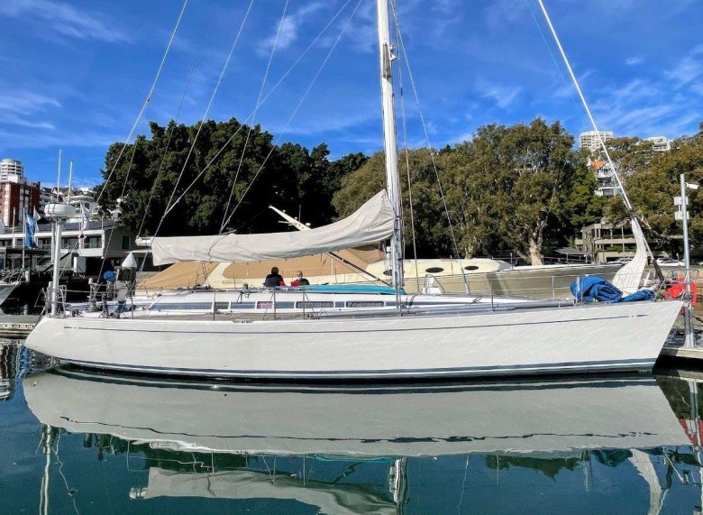 Лодка парусная