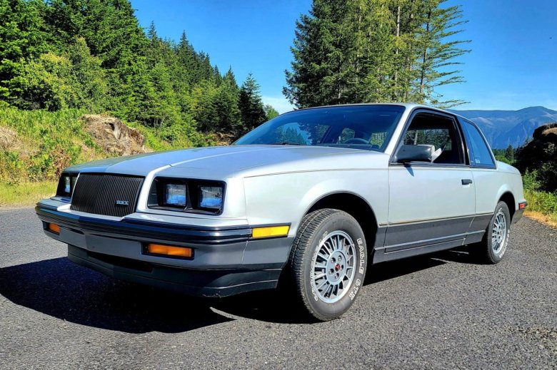 Lebaron chrysler 1989