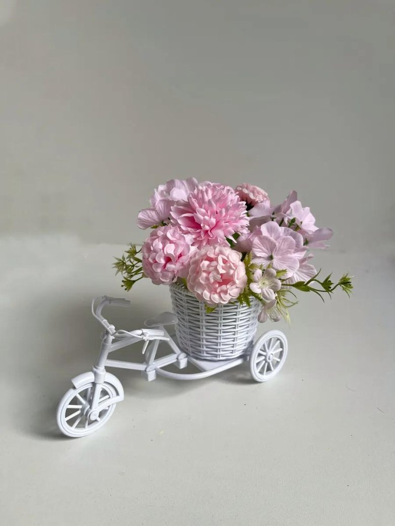 Велосипед с корзиной цветов