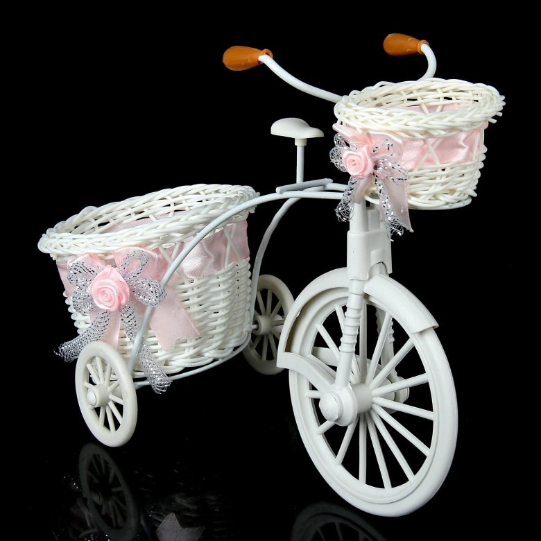 Розовый велосипед с корзинкой