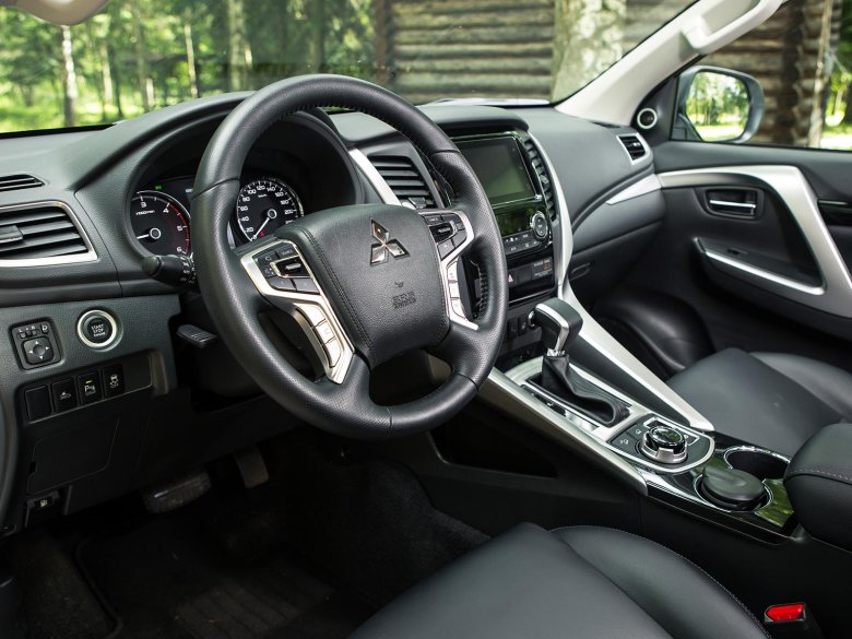 Mitsubishi pajero sport 2018 салон