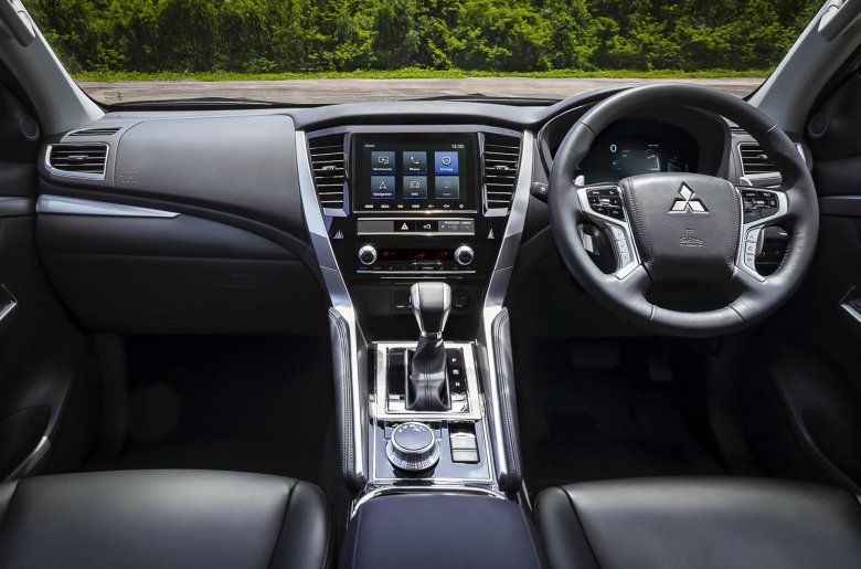 Новый mitsubishi pajero sport 2021 салон