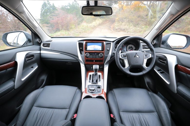 Митсубиси паджеро спорт салон