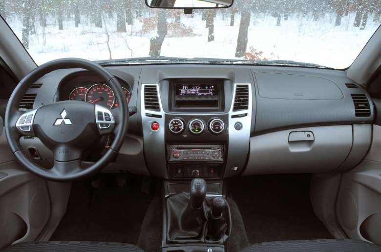 Митсубиси паджеро спорт 2008 салон