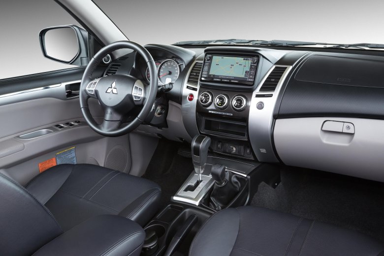 Mitsubishi pajero sport 2013