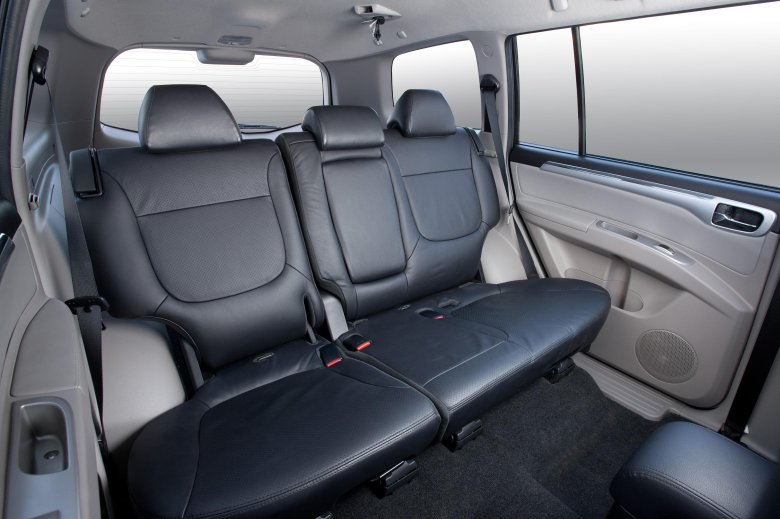 Mitsubishi pajero sport салон
