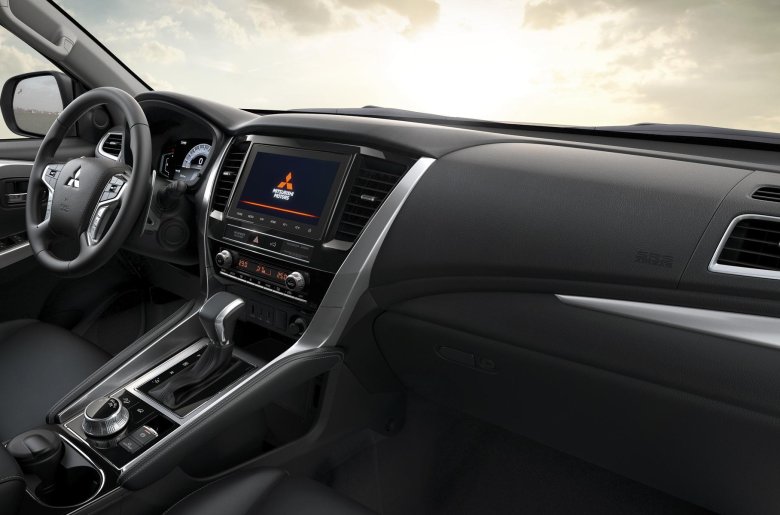 Mitsubishi pajero sport 2021 салон