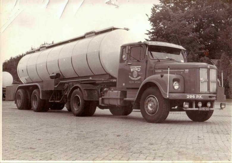 Старые грузовики