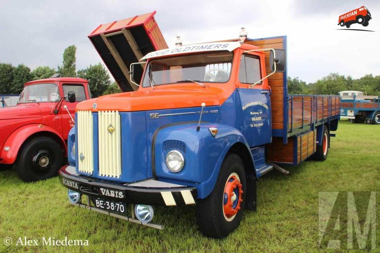 Старые грузовики