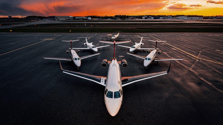 Джет самолет