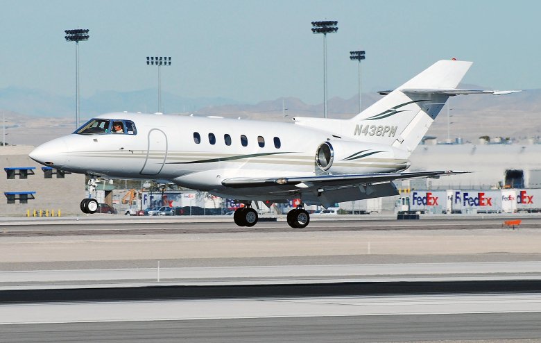Hawker 700