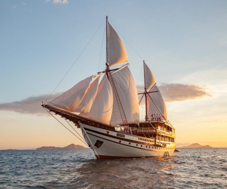 Парусник корабль