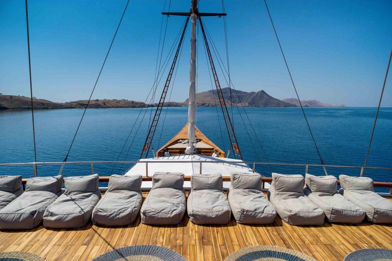 Sailing charter