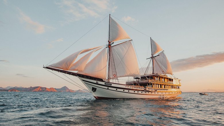 Индонезийская парусная лодка