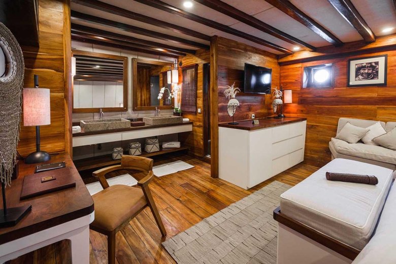 Парусная яхта