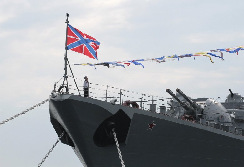 Гвардейский ракетный крейсер черноморского флота \ москва\