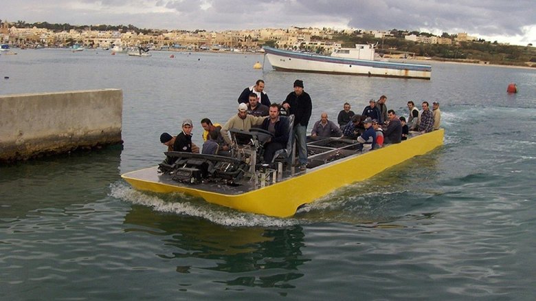 Моторный катамаран