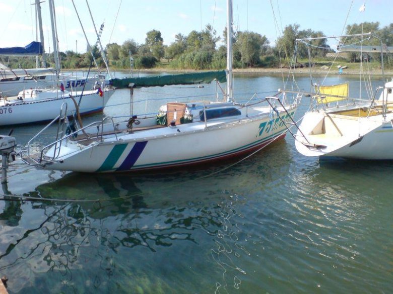 Парусная яхта