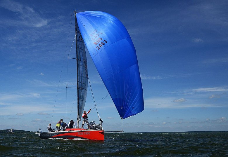 Спортивная яхта