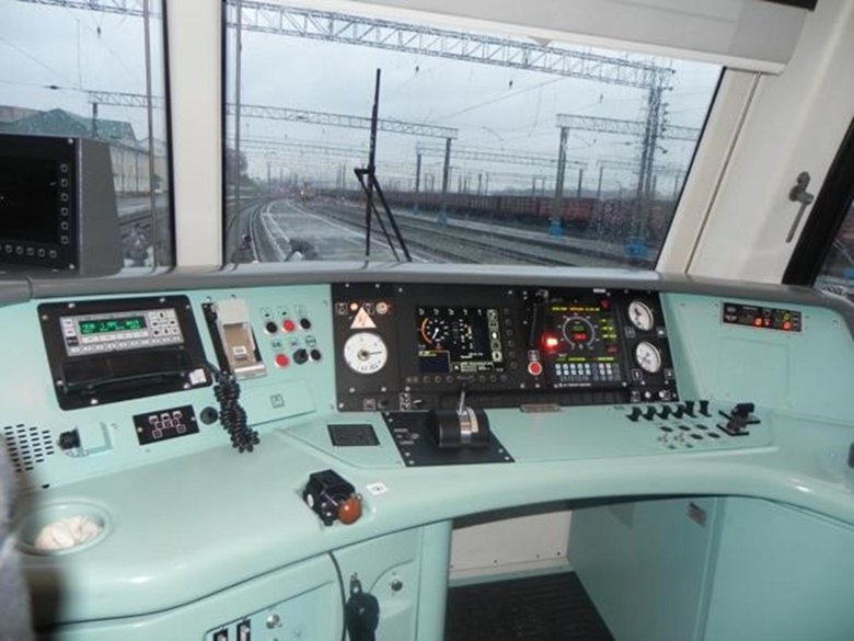 Кабина электрички эд4м