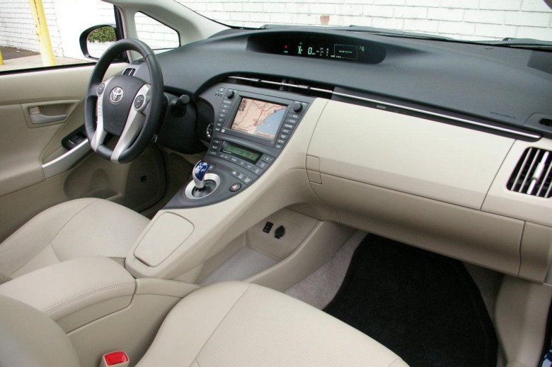 Toyota prius 2013 салон