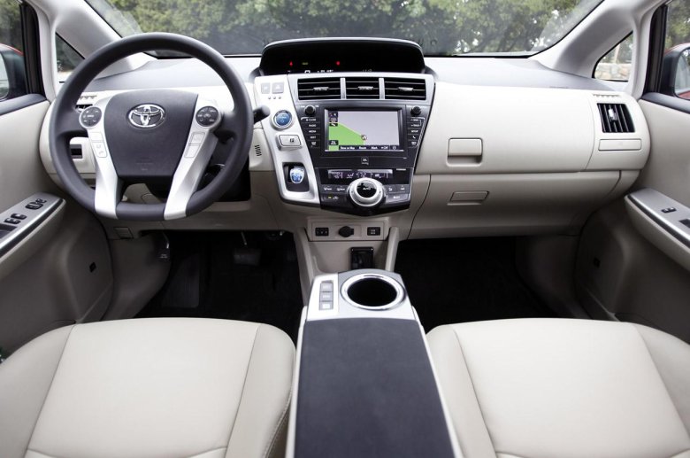 Toyota prius v 2012