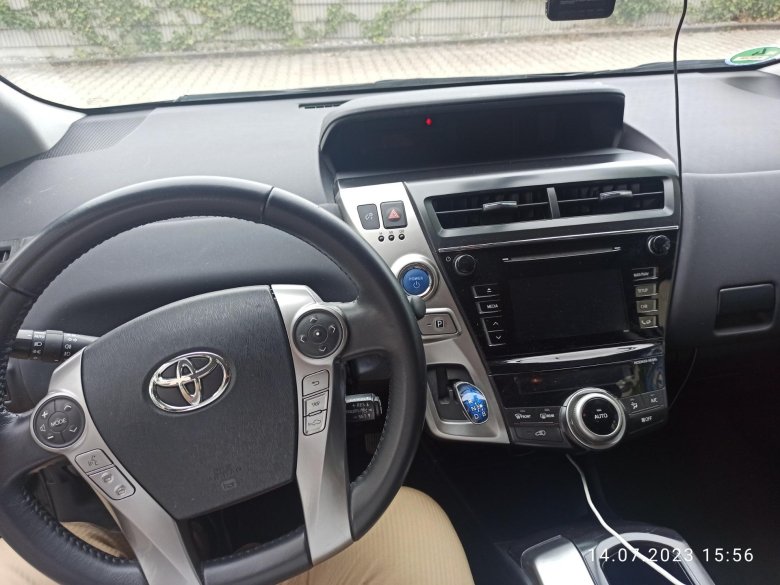 Toyota prius plus