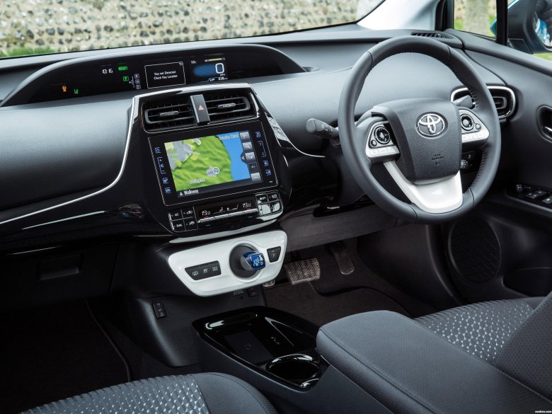 Toyota prius phv 2017 салон