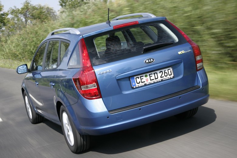 Kia ceed sw 2011