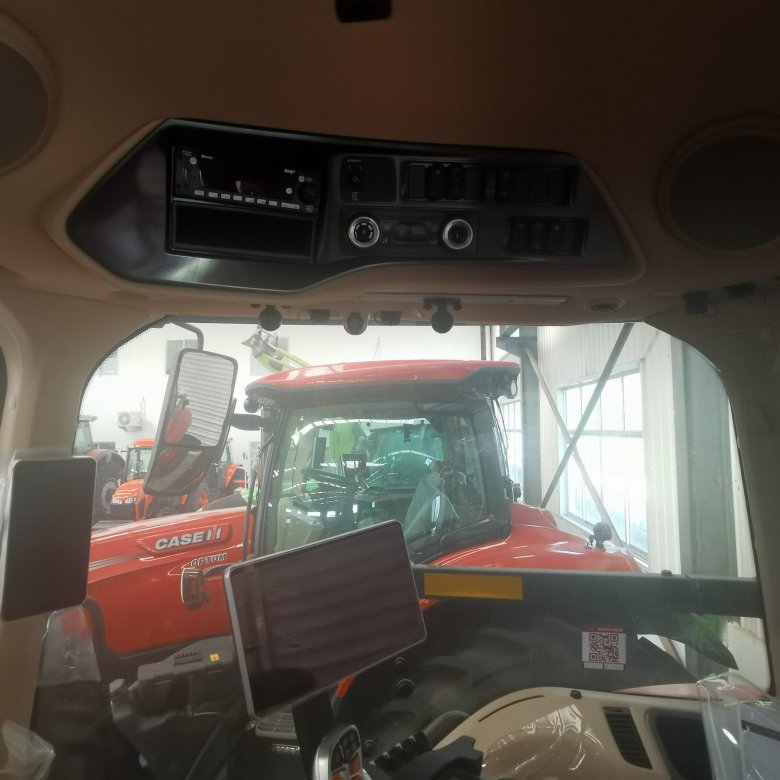 Кабина трактора