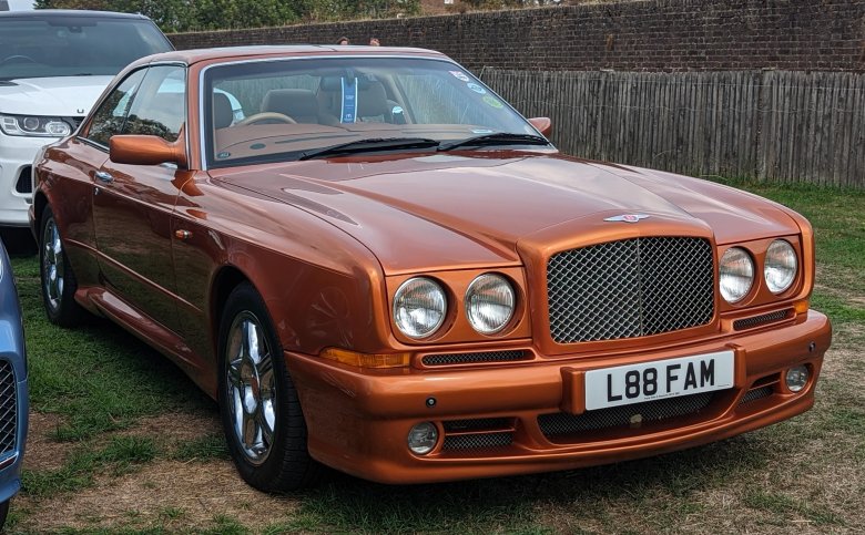 Автомобиль bentley