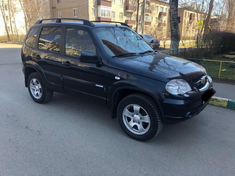 Шеви нива черная