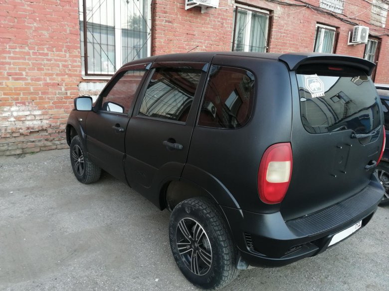 Нива шевроле черный раптор